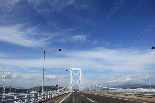 鳴門海峡に架かる「大鳴門橋」(兵庫県⇔徳島県)