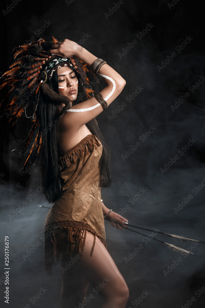 Native american Indian sexy girl with traditional make up and headdress  with smoke background foto de Stock | Adobe Stock