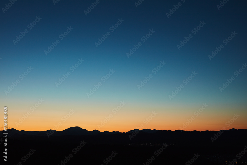 夕暮れと山並み 夕暮れと山並み