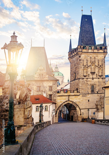 Fotografie View of Charles Bridge in PragCharles Bridge and Lesser Town Bridge Tower in Prague Czech Republic