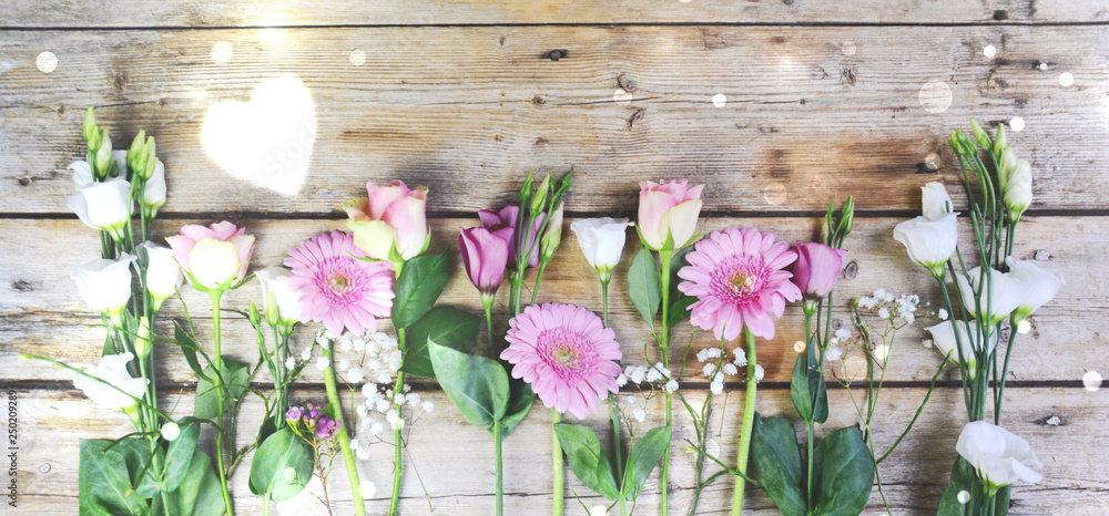 Blumenstrauß mit Herz - Hintergrund für Muttertag, Hochzeit, Geburtstag