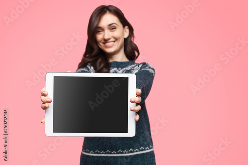 Glad female showing tablet with black screen