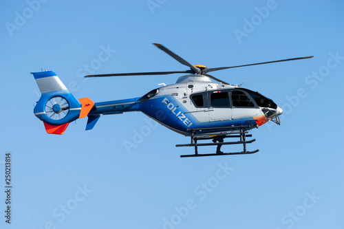 Polizeihelikopter in der Luft