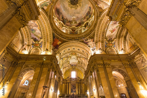 Interno della cattedrale di Cordoba  Argentina 