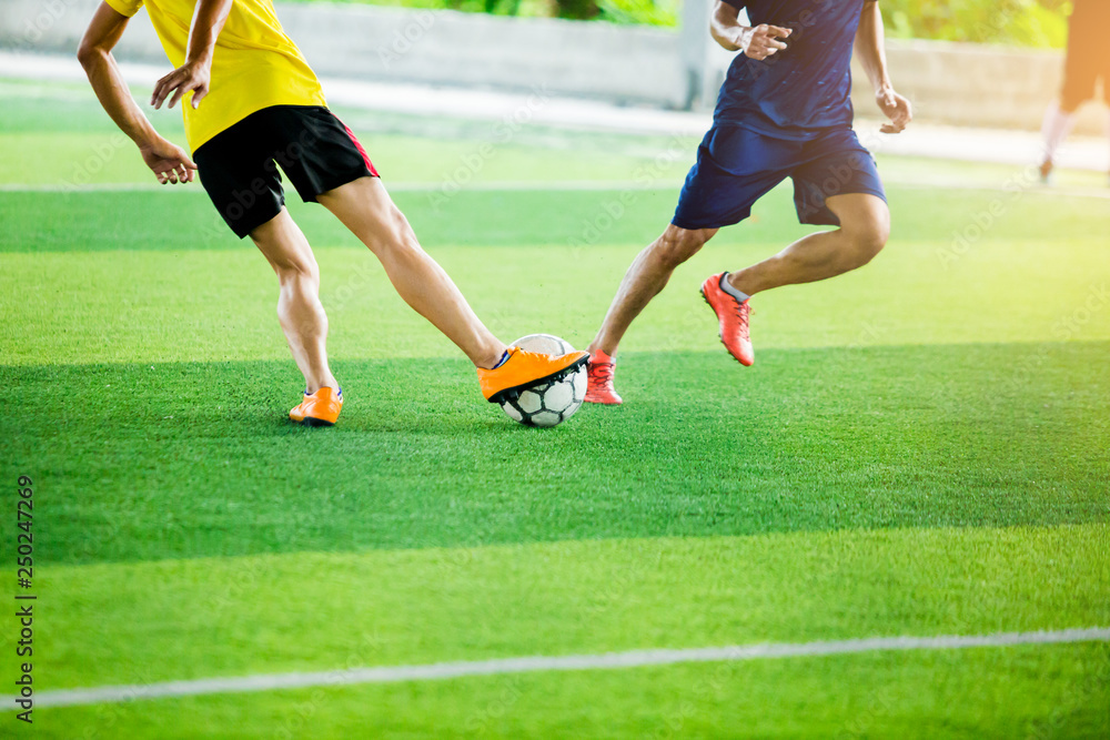 Obraz premium Soccer players fighting each other by kicking the ball
