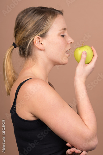 girl with an apple