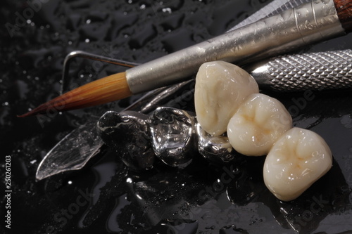 Metal crown with dentistry utensils