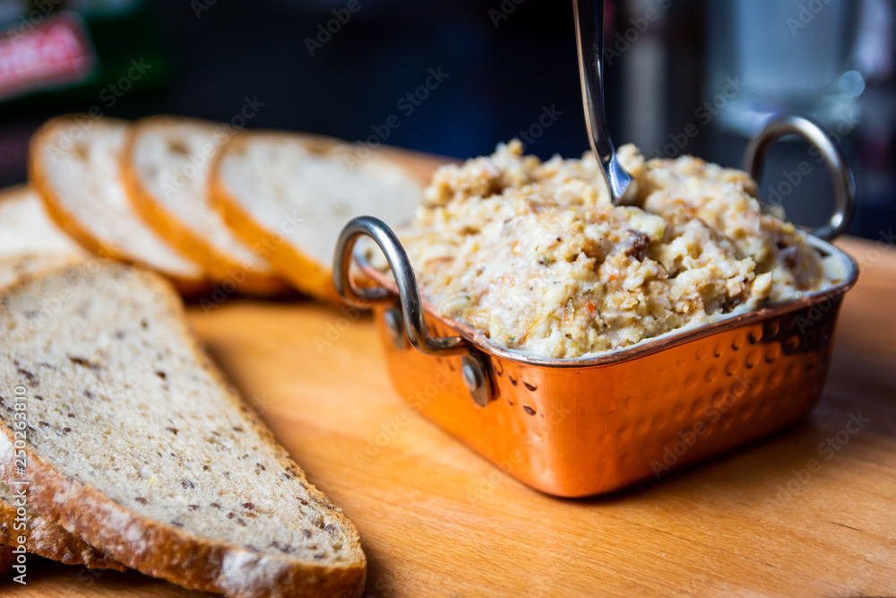 Lard with bread