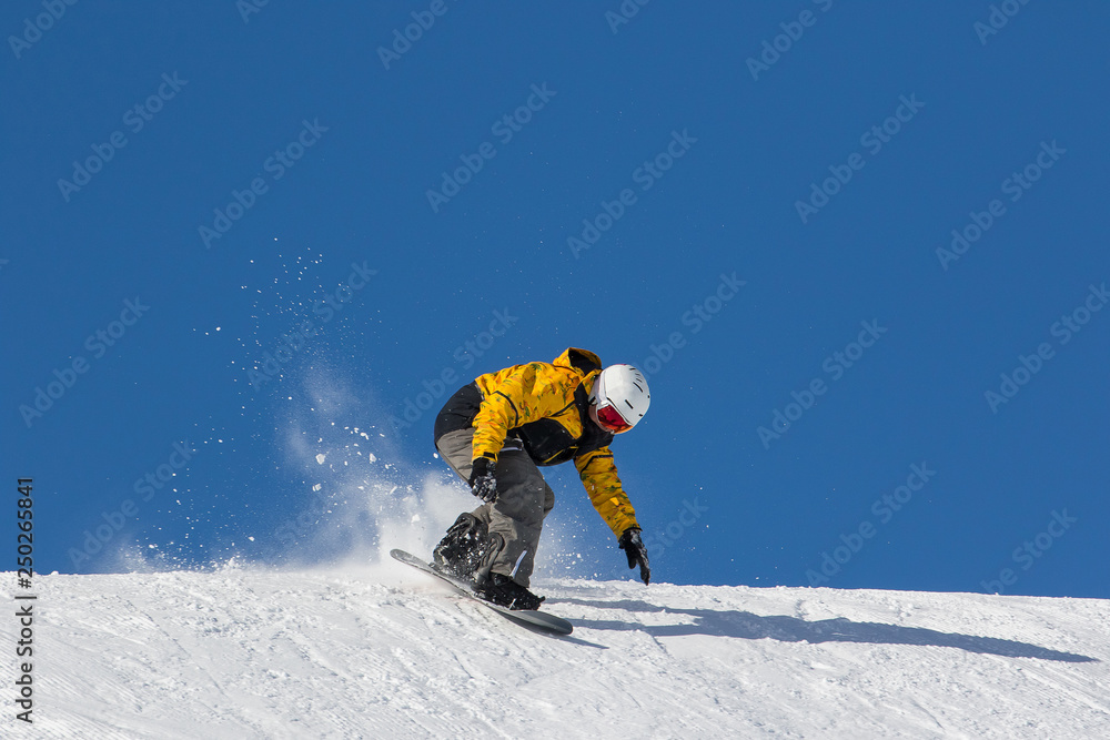 vacanze invernali sulla neve - snowboarder 