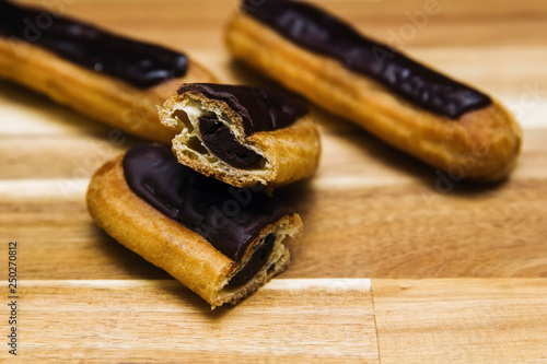 Eclair crispy creamy cake w...