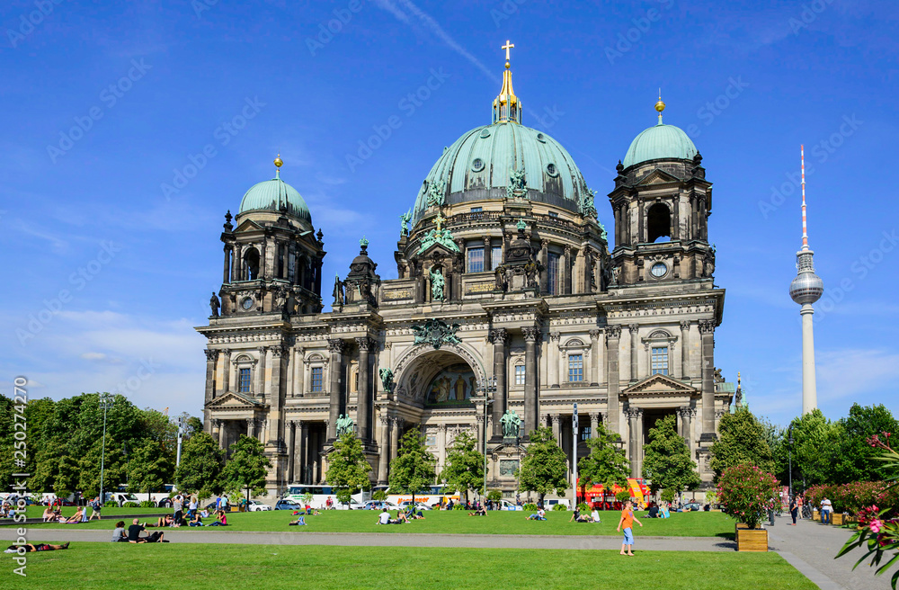 Berliner Dom mit Fernsehturm