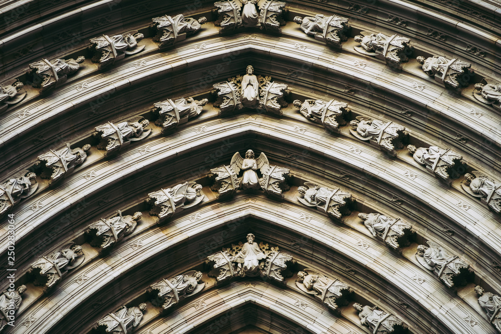 Détail de la façade de la cathédrale Sainte Eulalie de Barcelone	