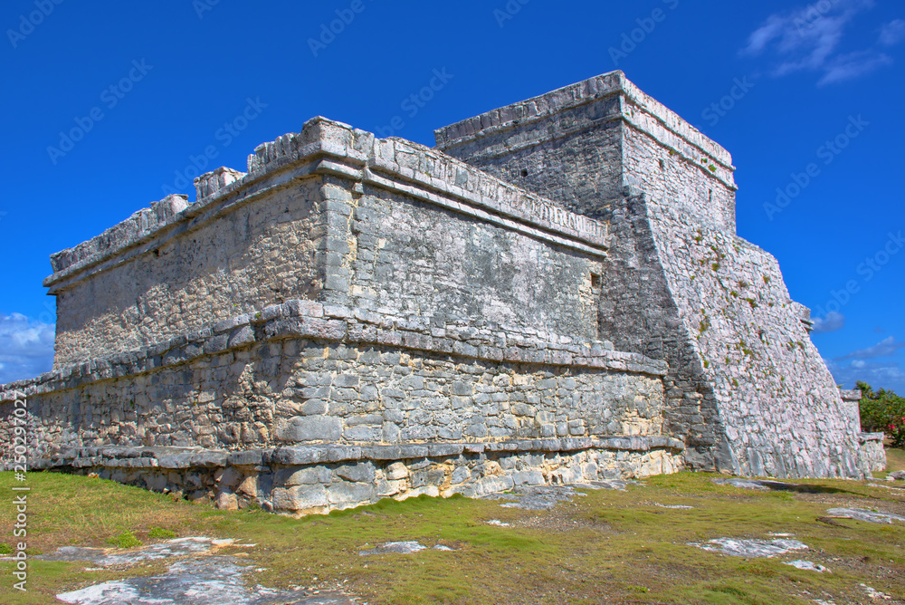 Mayan ruins and beautiful Caribbean coast in Tulum