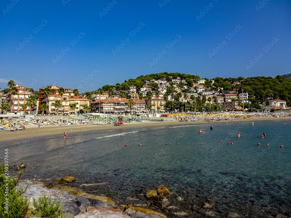Bucht und Strand der Stadt Andora in Ligurien Italien
