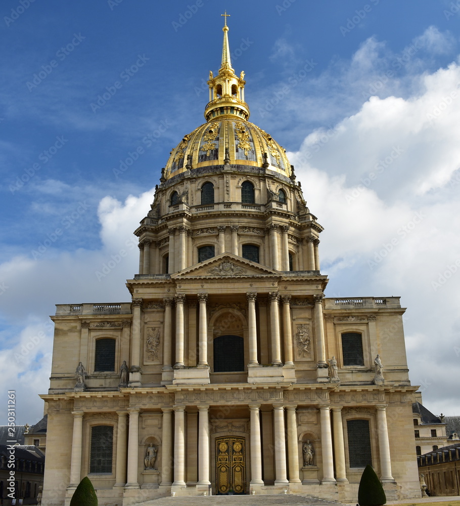 Les Invalides, Eglise du Dome facade and golden dome. Tomb of Napoleon Bonaparte, Paris, France.