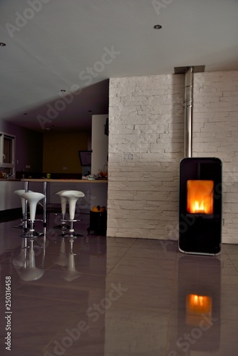 Poêle à granulés et agencement d'intérieur