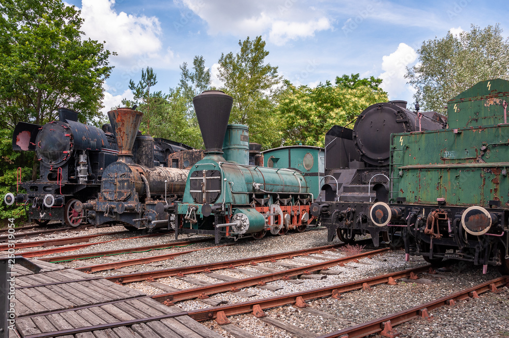 Obraz premium Lokomotiven vor Drehscheibe