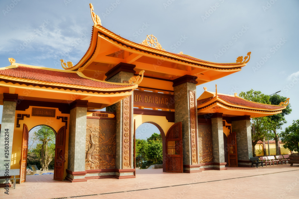 Obraz premium Vietnam travel. Ho Quoc Pagoda at Phu Quoc Island. Beautiful Famous landmark buddhism temple