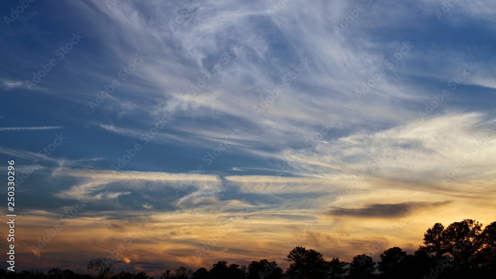 Obraz premium Light clouds at sunset.