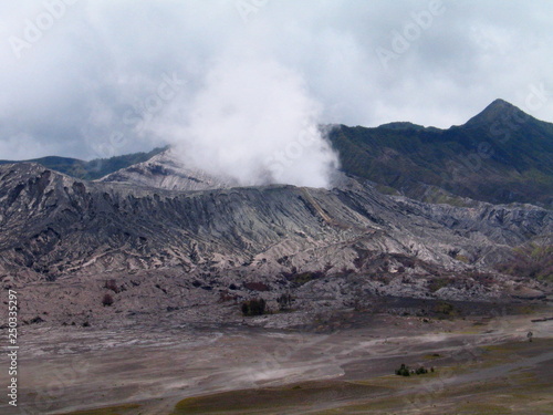 Bromo. Volcano in Java. Indonesia © VEOy.com