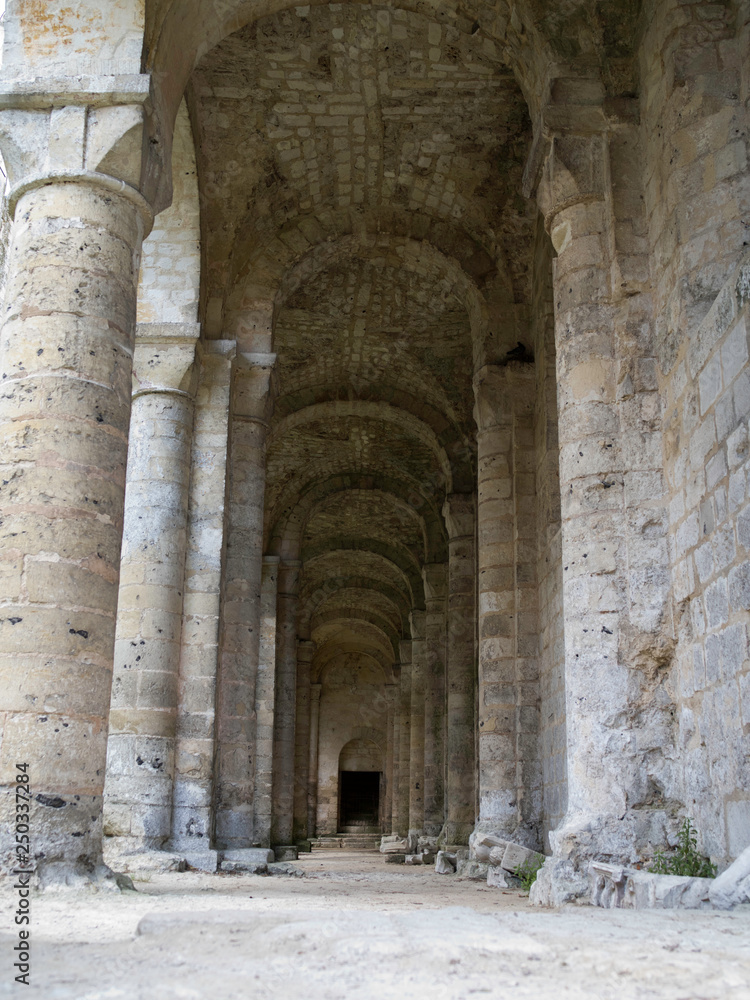 Les ruines de l'église de Jumièges en Normandie