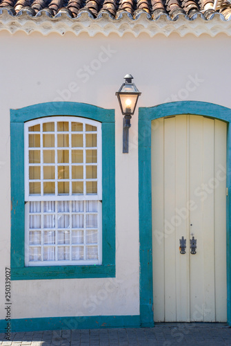 Fachada de casa colonial em São João del Rey, Minas Gerais, Brasil photo