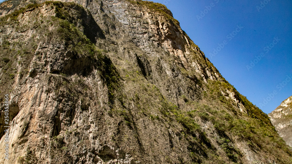 Magic mountains, sheer cliffs, monkeys, crocodiles - Canyon del Sumidero Magic mountains, sheer cliffs, monkeys, crocodiles - Canyon del Sumidero