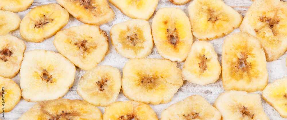 Dried banana chips as natural snack for dessert