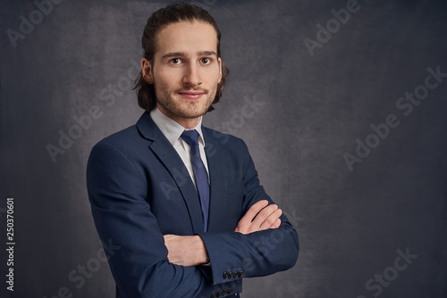 Bewerbungsfoto eines jungen Geschäftsmannes photo