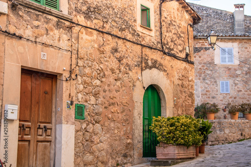 Fototapeta Naklejka Na Ścianę i Meble -  Valldemossa auf Mallorca