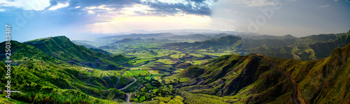 Powietrzna panorama Semien góry i dolina wokoło Lalibela, Etiopia