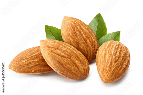 Photographie Close-up of almonds with leaves, isolated on white background