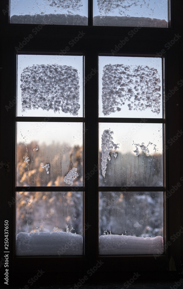 verschneites Fenster