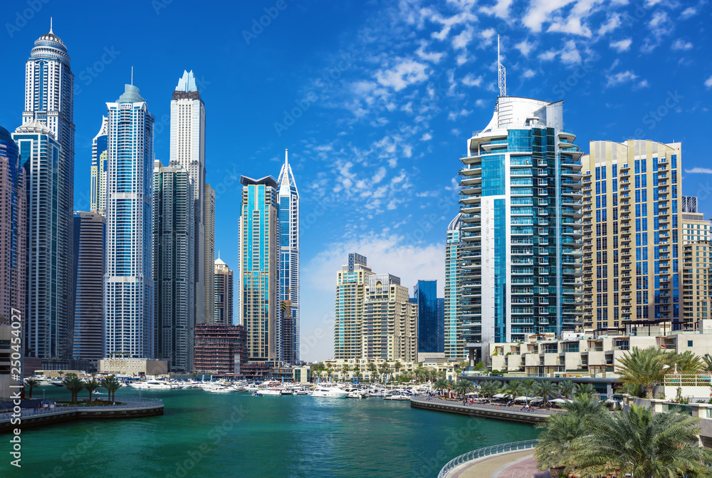 Obraz premium Amazing Dubai Marina skyline at sunset, United Arab Emirates