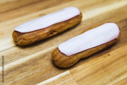 Eclair crispy creamy cake w...