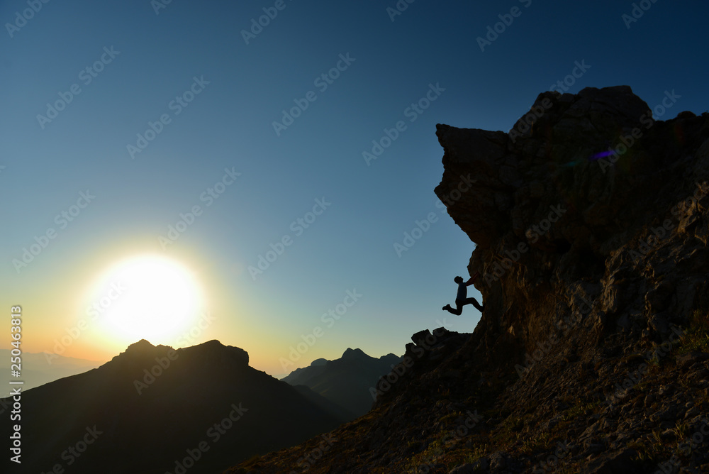 Crazy Climber's Diary, Sunrise Time Sporty Climbing