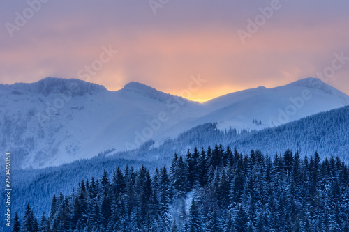 Fototapeta Naklejka Na Ścianę i Meble -  sunrise in Bucegi Mountains, Romania