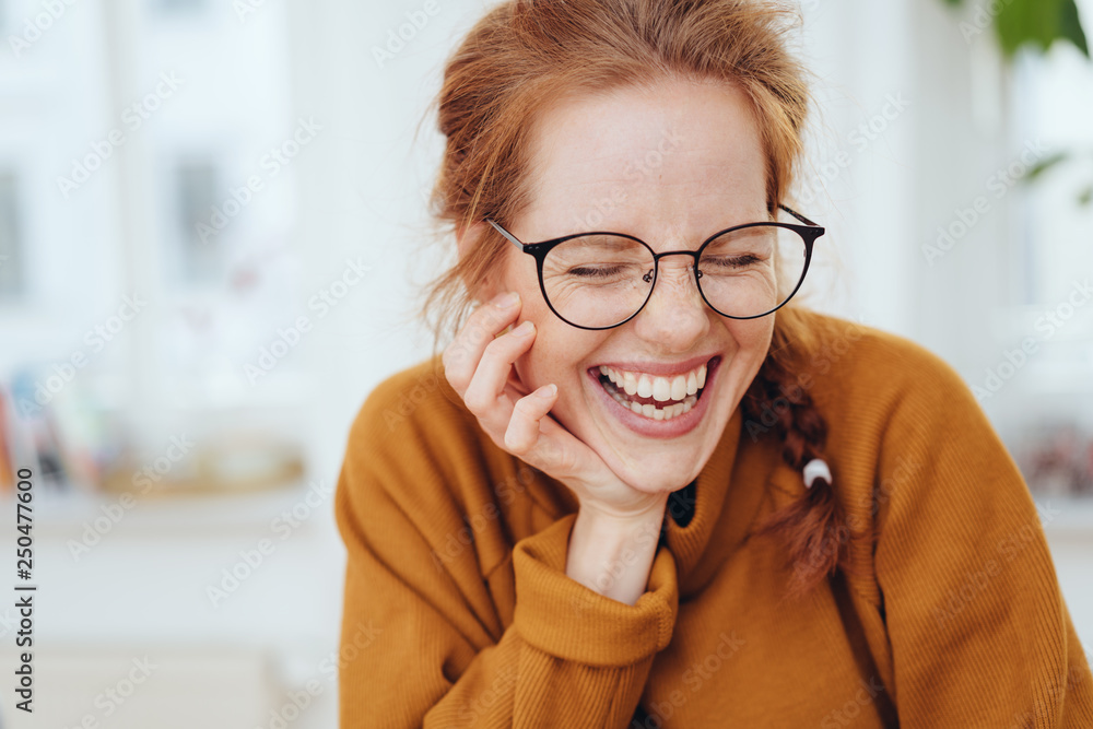 Pretty red-haired girl laughing portrait - obrazy, fototapety, plakaty 