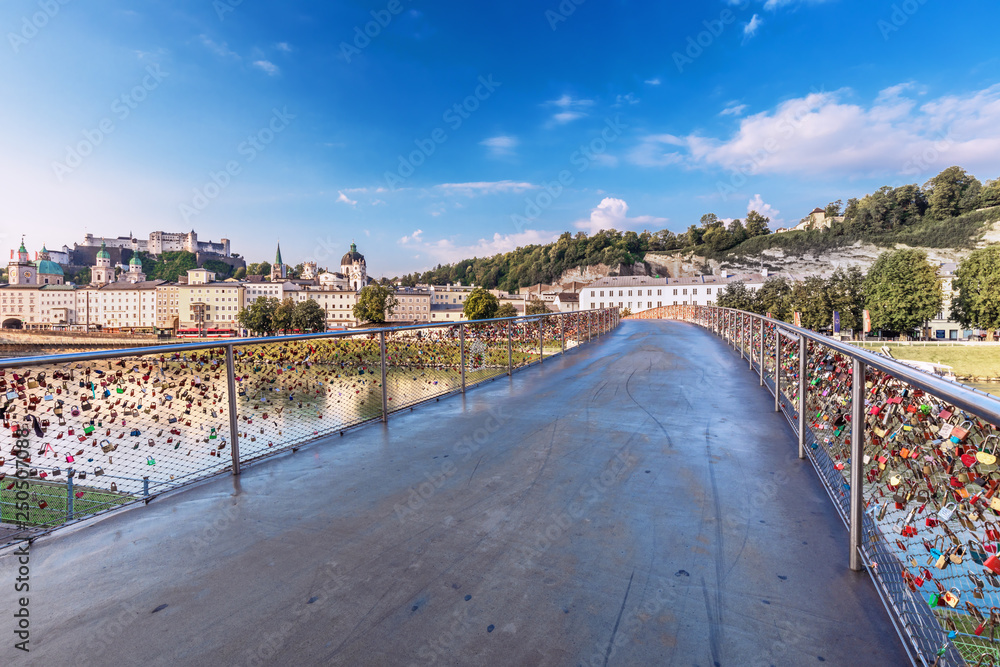 Φωτογραφία Beautiful view on Salzburg skyline with Festung Hohensalzburg heritage in the au