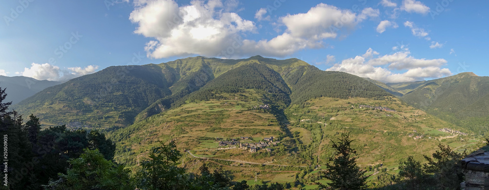 Εκτύπωση καμβά Mountains in the valley of aran in panoramica