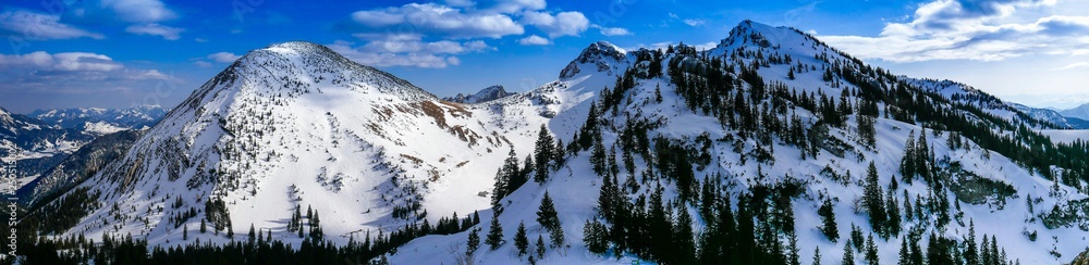Winterpanorama der Spitzingseeberge mit Hochmiesing, Rotwand und Lempersberg