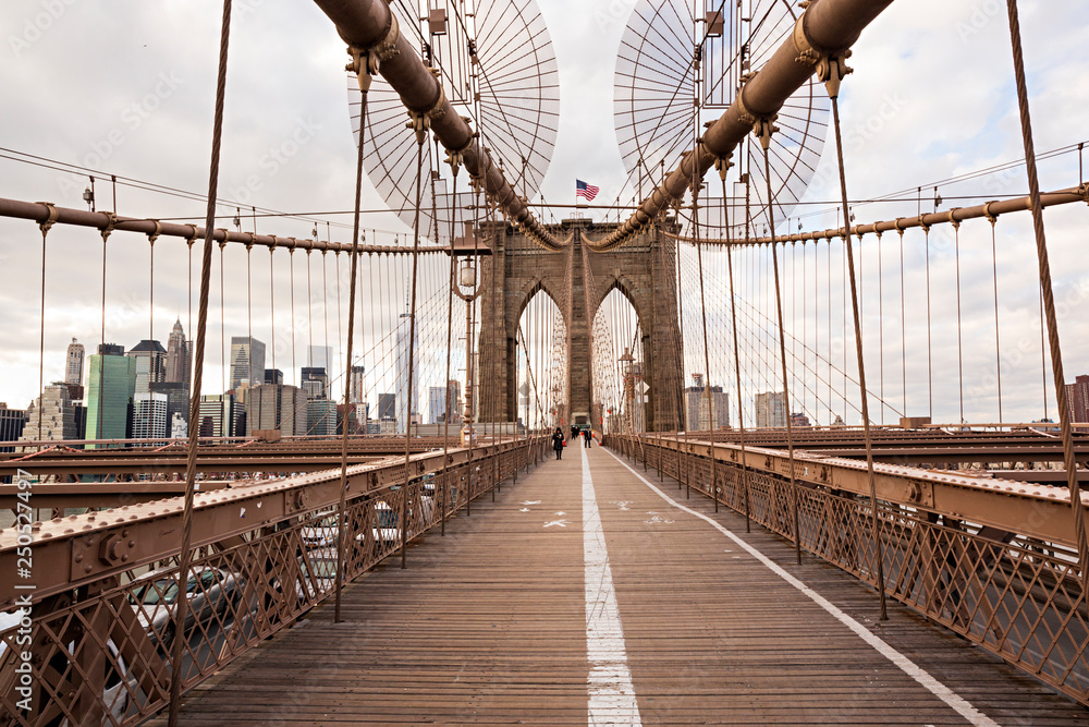 Fototapeta premium Puente de Brooklyn en Manhattan.
