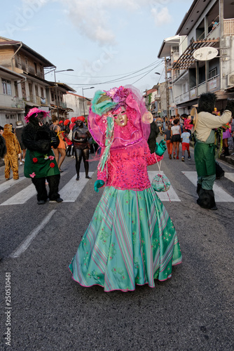 Une belle touloulou au carnaval de Cayenne en Guyane française © galaad973