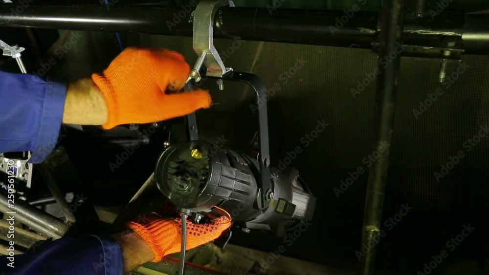 the illuminator tightens the clamp fastening on the profile lamp post the illuminator tightens the clamp fastening on the profile lamp post