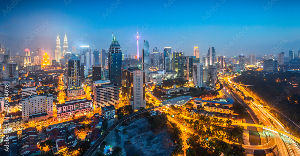 Obraz premium City of Kuala Lumpur, Malaysia at blue hour and contrast.