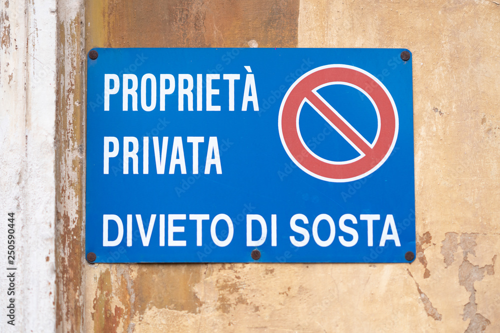 Italian sign: Proprietà privata, Private property and Divieto di sosta, No parking Italian sign: Proprietà privata, Private property and Divieto di sosta, No parking