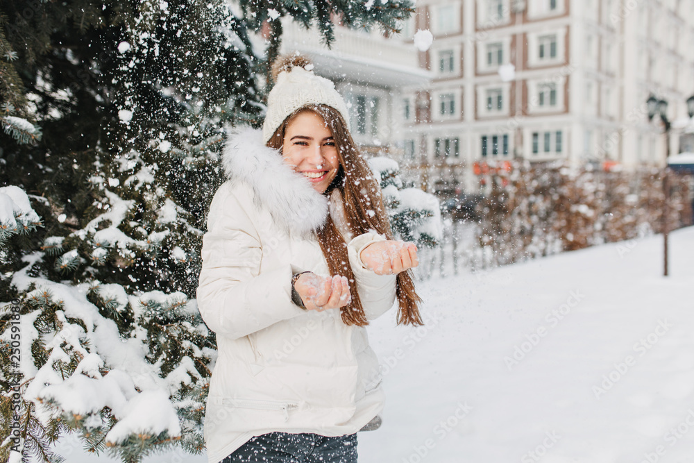 135,800+ Winter Fashion Snow Stock Photos, Pictures & Royalty-Free Images -  iStock