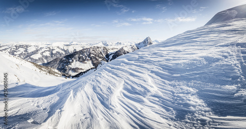Panorama mit Blick auf die Alpen im Winter © christophstoeckl