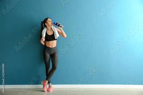 Sporty young woman with bot...