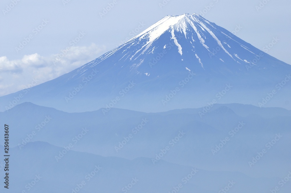 乾徳山より初夏の富士山遠望 乾徳山より初夏の富士山遠望